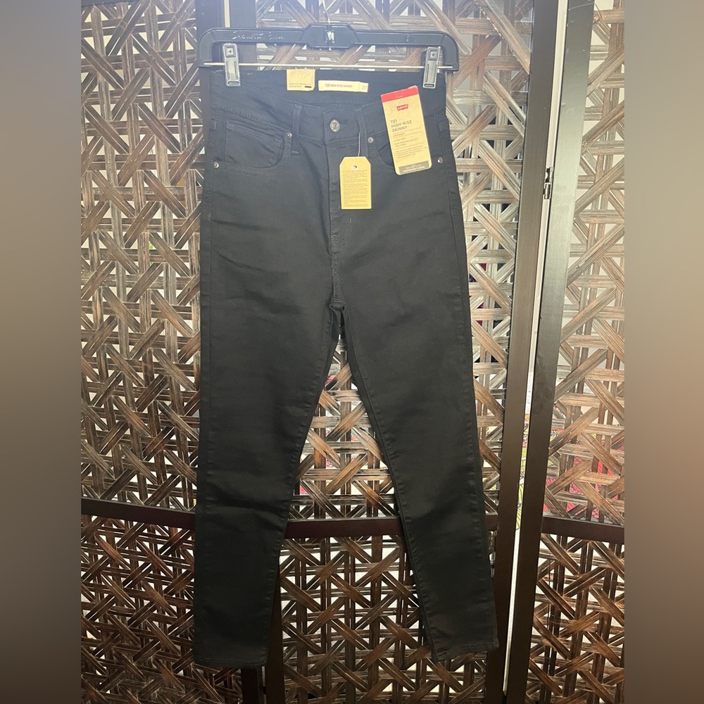 NWT Levi’s 721 High Rise Skinny Black Jeans Size 4 Short